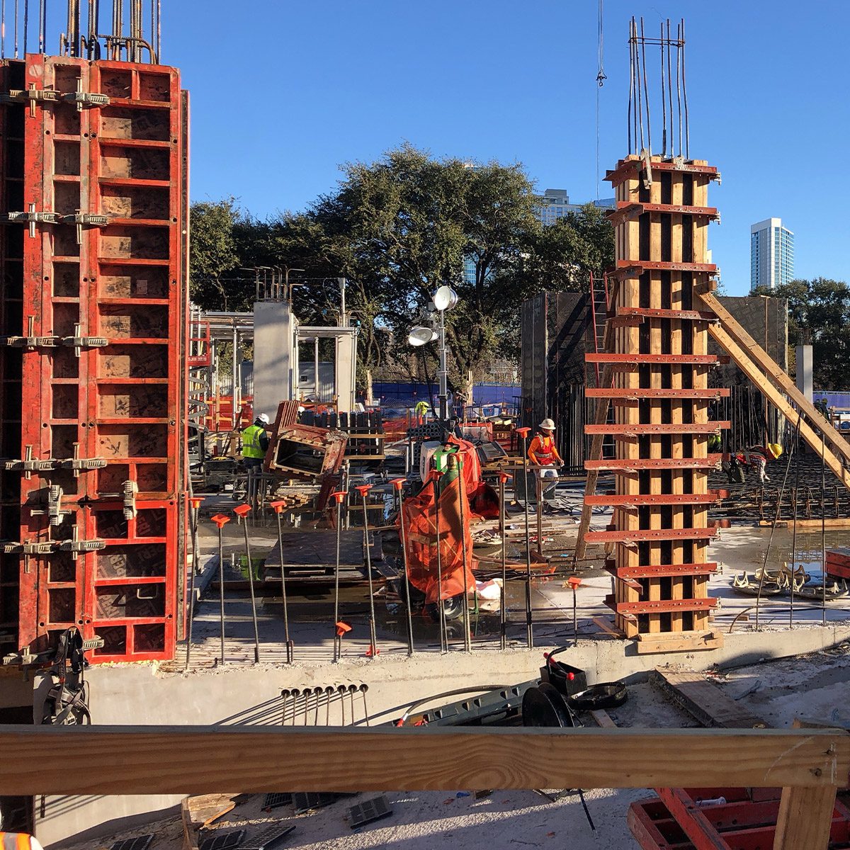 _0001s_0002_The Loren